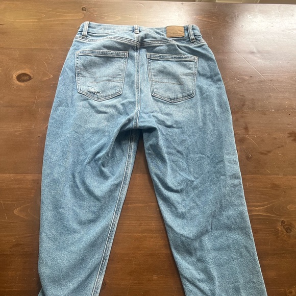 American eagle size 2 short mom jeans - Picture 1 of 3